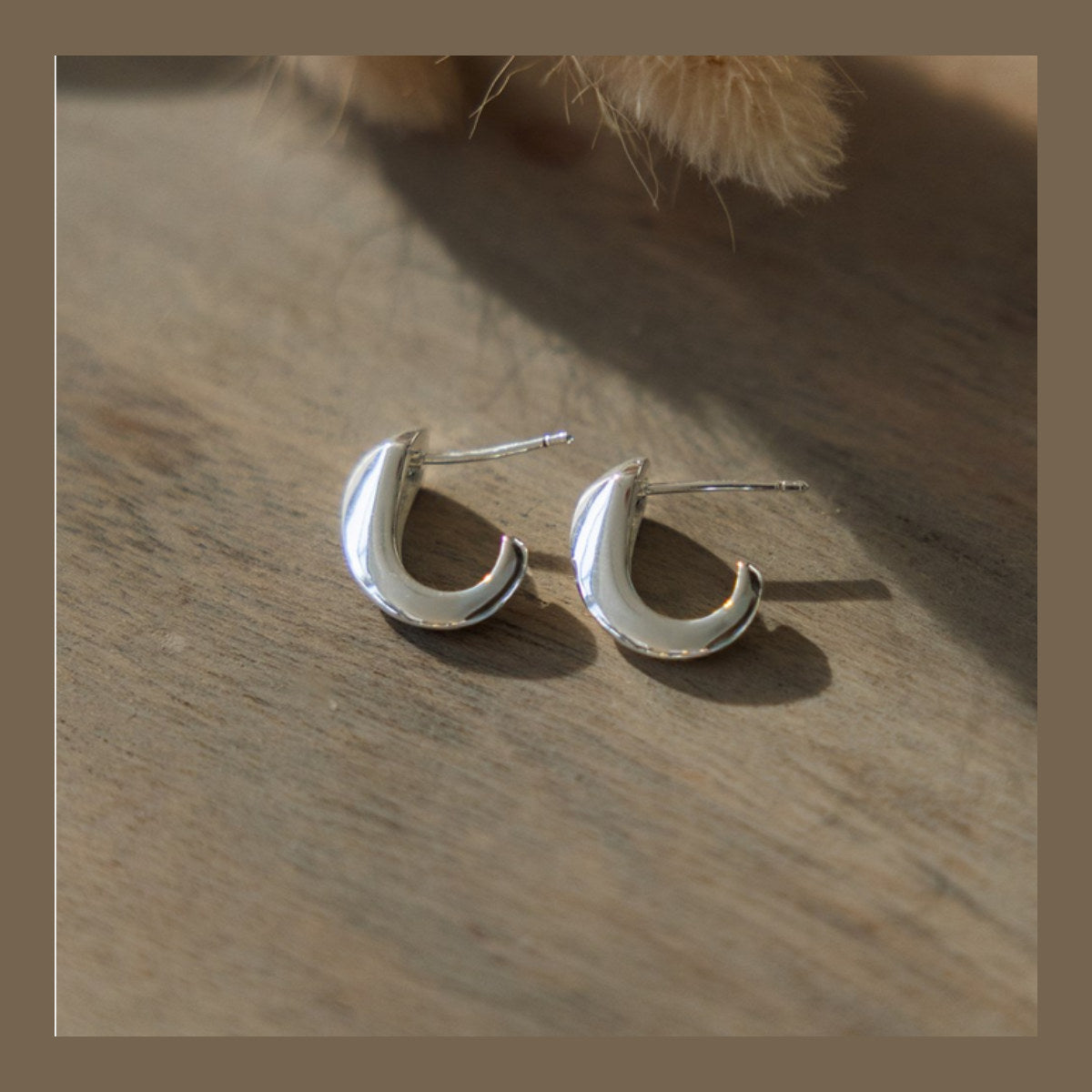 Glee | Edgy Studs (Gold)